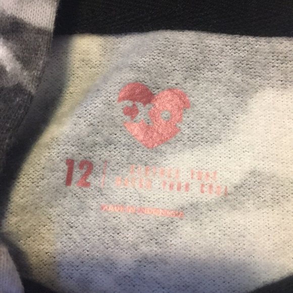 Sweater - Picture 3 of 3